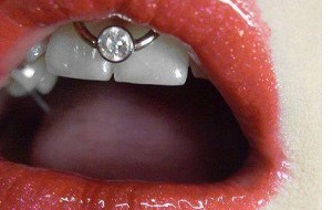 Taille Piercing Smiley